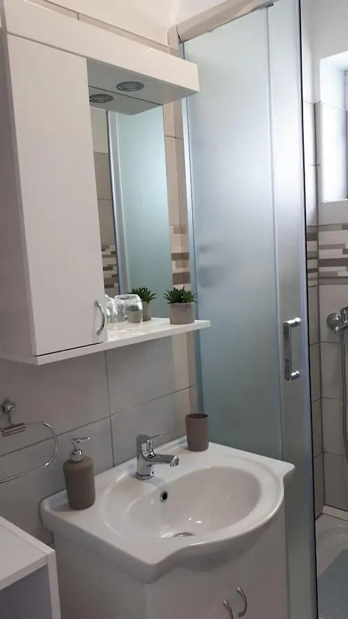 Apartman Lidija Dinjiška 0*,