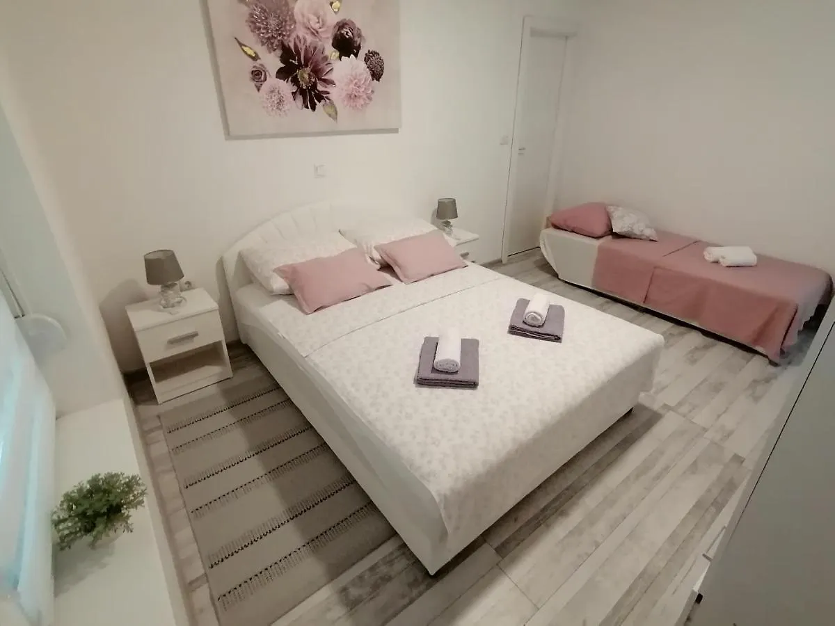 Daire Apartman Lidija Dinjiška