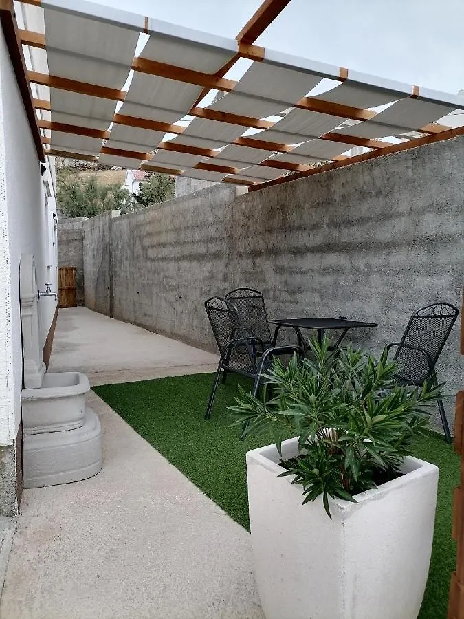 Apartman Lidija Dinjiška 0*,  Hırvatistan